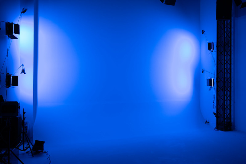 Lumières RGB bleu au Studio des Arts Numériques