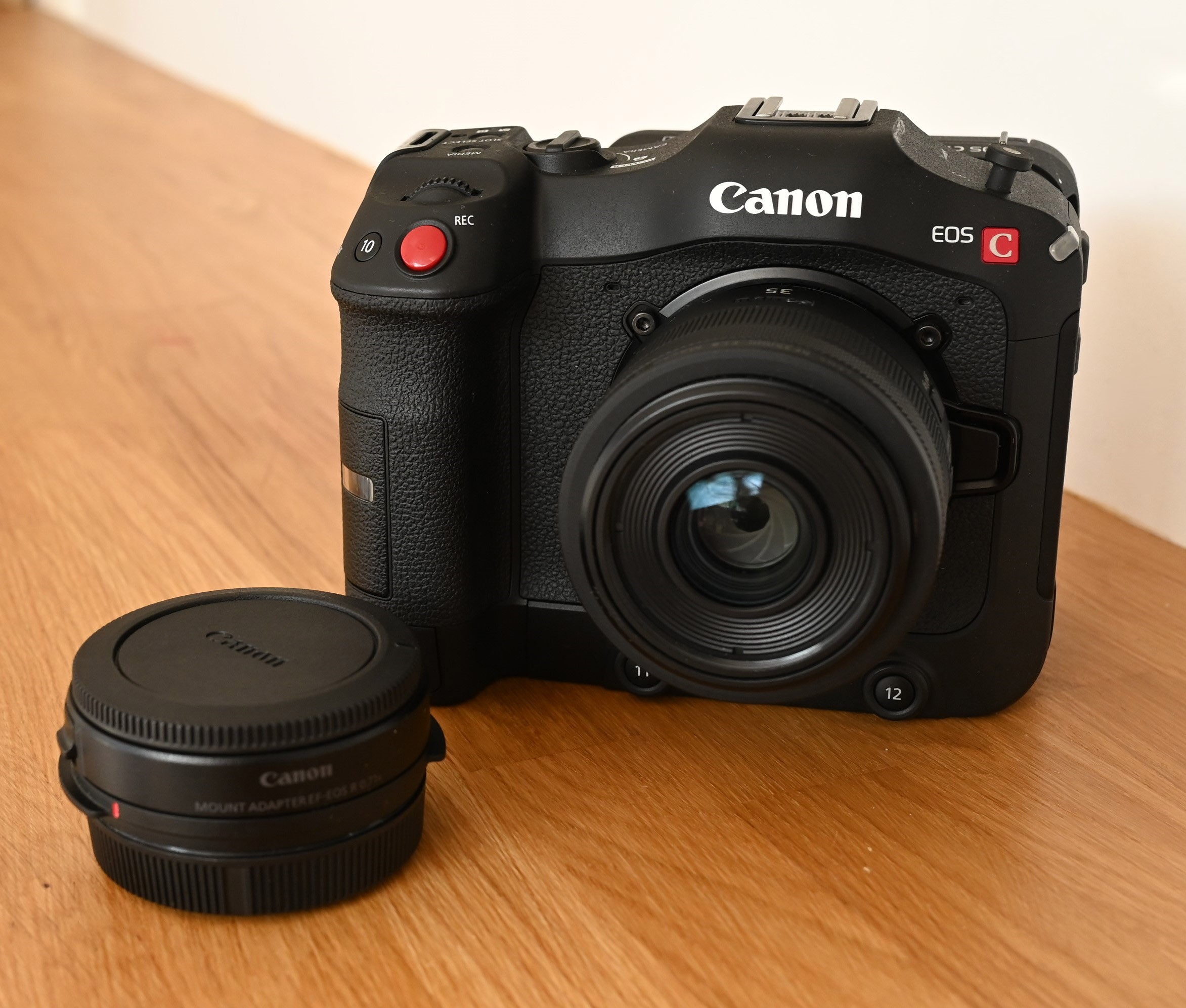 Appareil photo Canon C70 + speedbooster - location matériel photo et vidéo - rennes - Studio des Arts Numériques