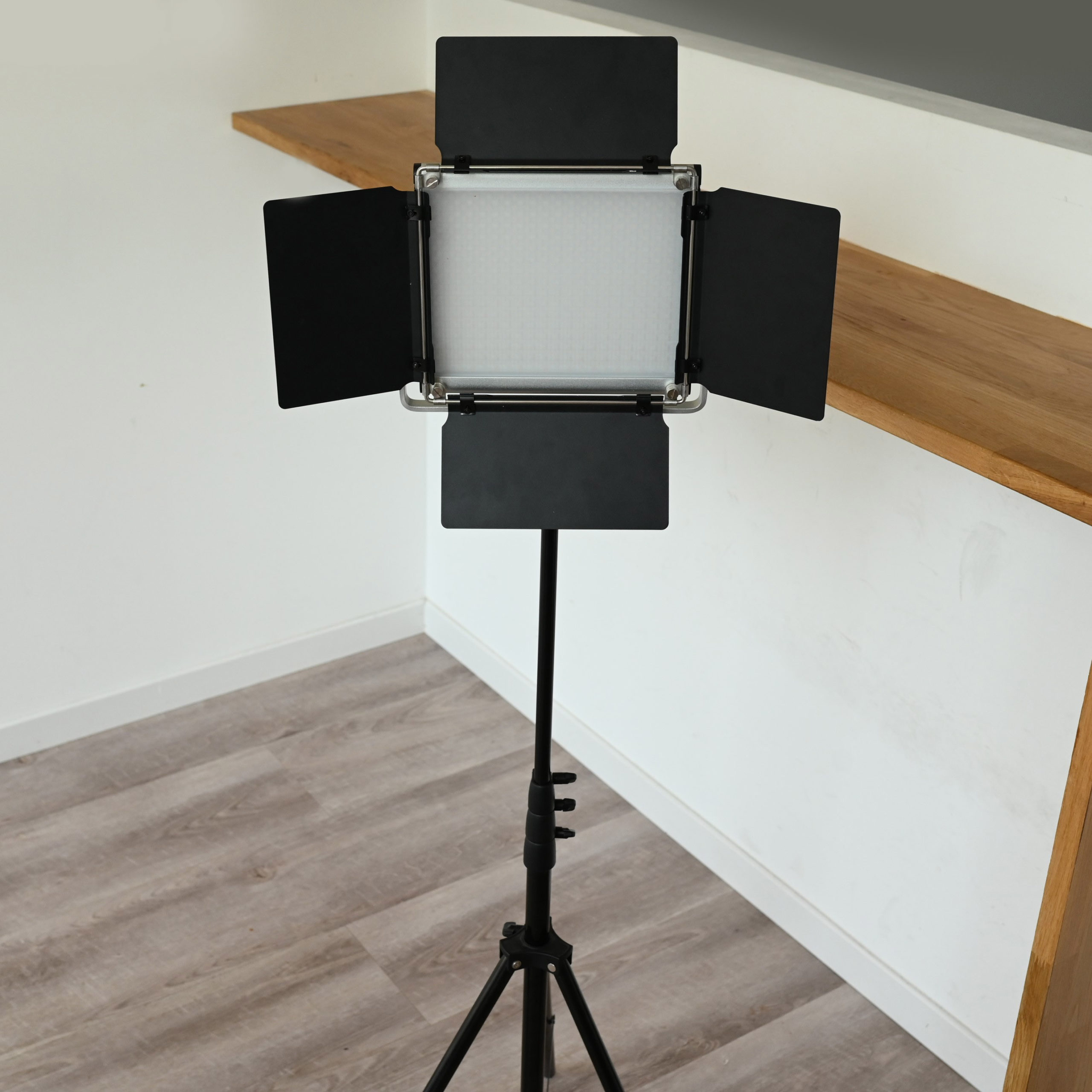 lumière RGB LED - Neewer - location matériel photo et vidéo - rennes - studio des arts numériques