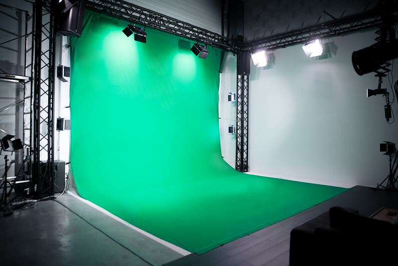 Fond vert studio des arts numériques (1)